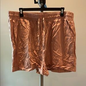 Universal Thread Tan Cargo Shorts Relaxed Fit Elastic Waistband